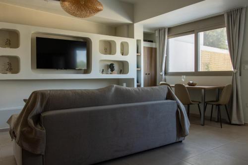 Antigonis Apartment