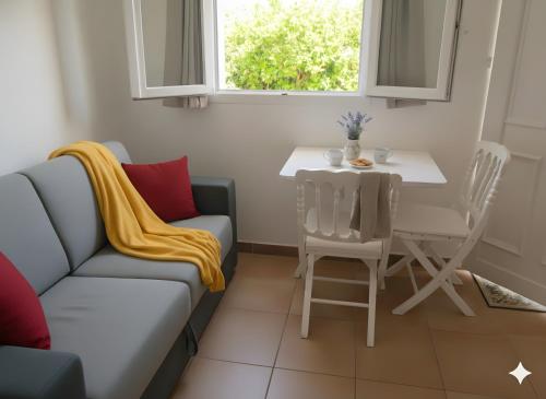 studio 1 pièce 16 m2 climatisé 2 personnes piscine partagée