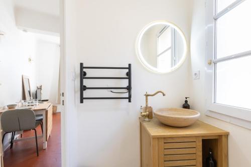 Modern studio Le Renoir - Center of city - WiFi