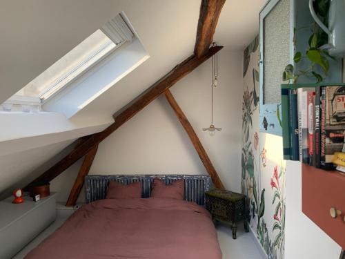 Light filled architects nest between rooftops