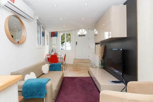 Upstays Quiet 56m² House Cannes