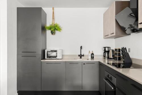 Heart of York Retreat, 2BR near Shambles, Free Parking & Gym, City Centre photo 7