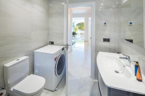 Marbella Beachside Apartment - Tennis & Golf