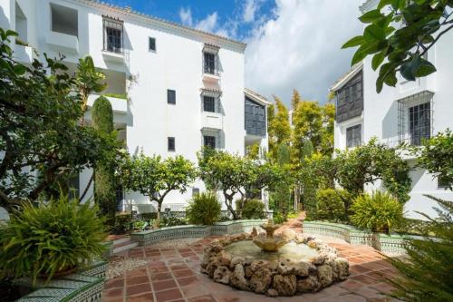 Marbella Beachside Apartment - Tennis & Golf