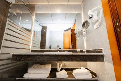 a bathroom with a sink and a mirror at Cancun Sokhna Resort & Villas in Ain Sokhna
