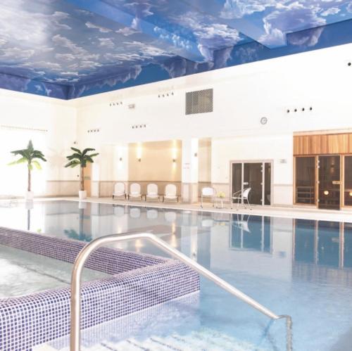 Bazén v ubytování Mullingar Park Hotel nebo v jeho okolí