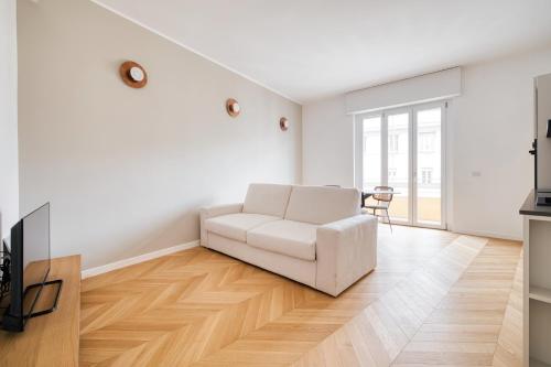 JOIVY Two Stylish Apartments with Balconies in Loreto, Milan