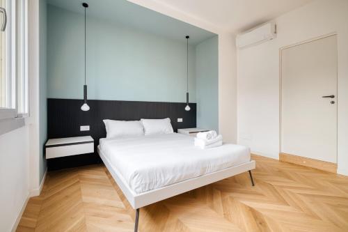 JOIVY Two Stylish Apartments with Balconies in Loreto, Milan