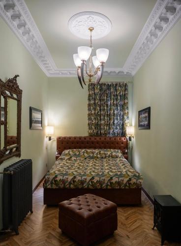 a bedroom with a bed and a chandelier at Regal House Verona REGIMENTAL in Verona
