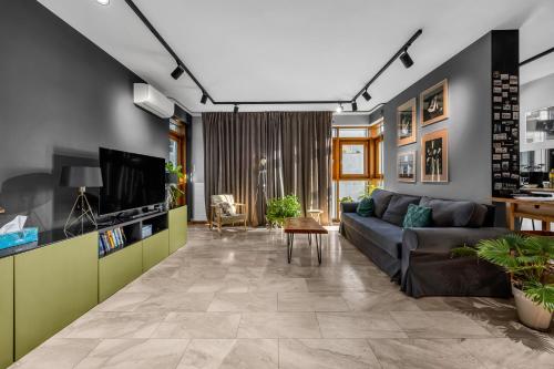 Muranów 14th Floor Apt - 62m2, Parking, Balcony - by Rentujemy