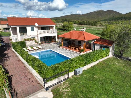 Casa Naturalis-Villa with heated pool &garden