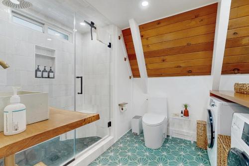 a bathroom with a toilet and a shower at Elati Escape in South Lake Tahoe