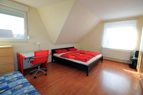 a bedroom with a bed and a desk in it at Privatzimmer Ahlten in Lehrte