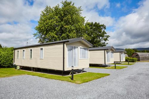 a mobile home parked in a parking lot at Braidhaugh Holiday Lodge and Glamping Park in Crieff