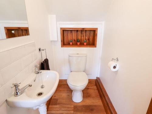 a bathroom with a toilet and a sink at The Mill House in Louth