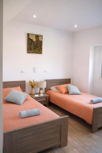 two beds sitting next to each other in a room at Résidence A Stella in Piana