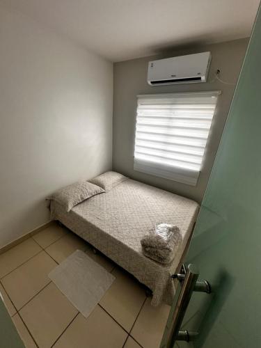 Llit o llits en una habitació de Edifício Metrópole - Apto