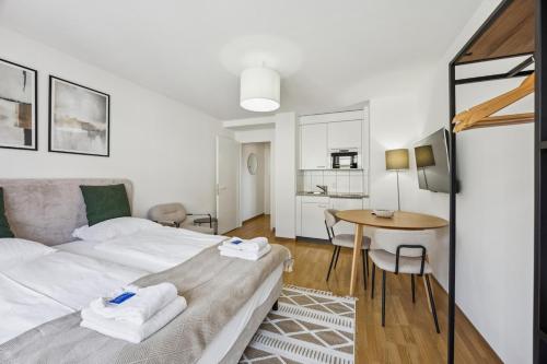 Wifi, Smart TV, City Centre, Queen Bed - CR 18