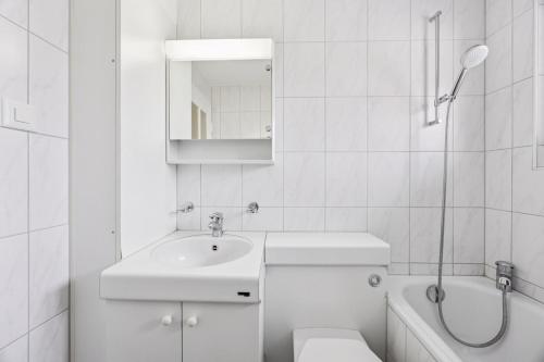 Wifi, Smart TV, City Centre, Queen Bed - CR 18