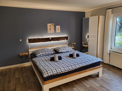 a bedroom with a bed with a blue and white comforter at 02 Kornblume - Hof Wiesengrund in Parchtitz