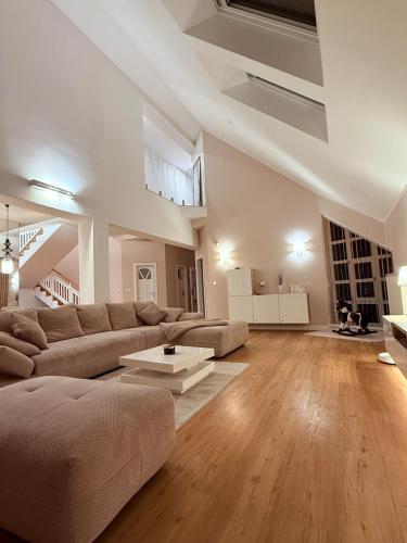 Lara House