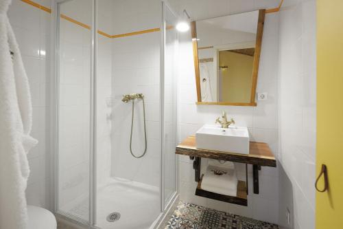 a bathroom with a shower and a sink at Be&See in River in Ovar