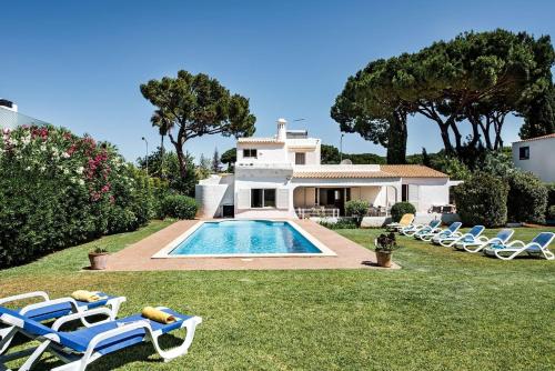 4 Beds, Golf Views, optional pool heating