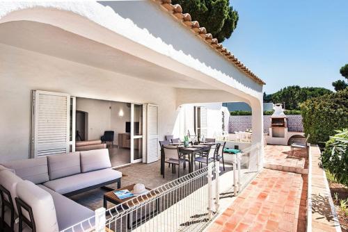 4 Beds, Golf Views, optional pool heating