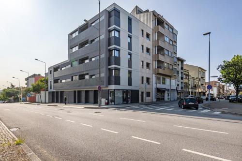 Nomad's Lux - 2bdr & Parking Flores Square Porto