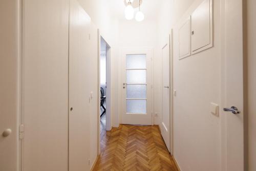 Operastreet Residences - Cosy Single Home City Center
