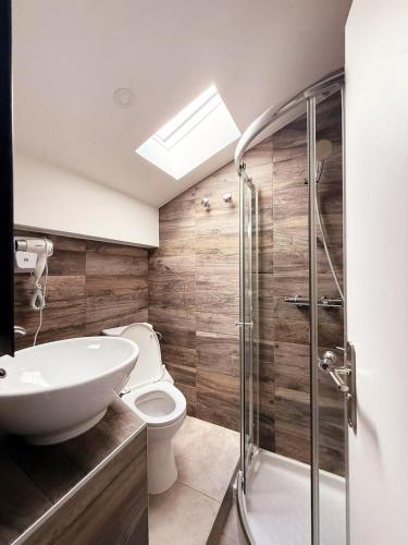 a bathroom with a toilet and a sink and a shower at Rempart du Chateau-SV86 StudioVincennes in Vincennes