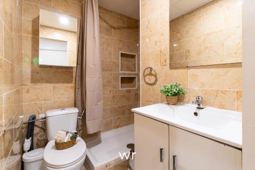 a bathroom with a toilet and a sink at weroomies - Pons Icar H1 in Tarragona