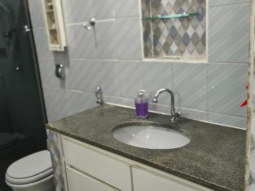 a bathroom with a sink and a toilet at Casa Da Vovó Helena in Vila Velha