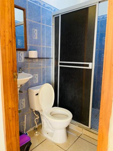 Et badeværelse på ApartamentosBendicióndeDios