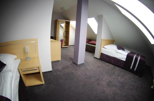 Ένα ή περισσότερα κρεβάτια σε δωμάτιο στο Hotel Pod Złotą Koroną