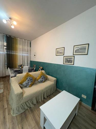 a living room with a couch and a table at B&B MaKri in Boltiere