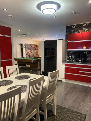 a kitchen with a table and chairs and a pool table at Mökki unelmia in Jyväskylä