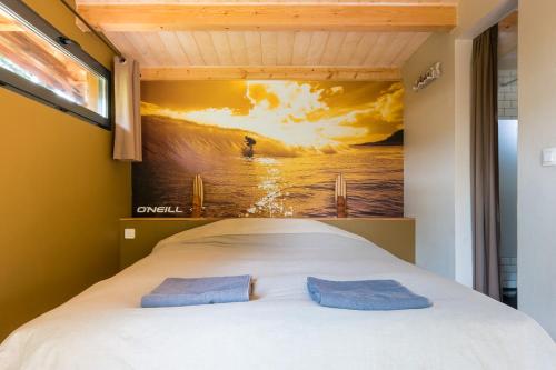 a bedroom with a bed with two towels on it at Board 'n Breakfast in Labenne