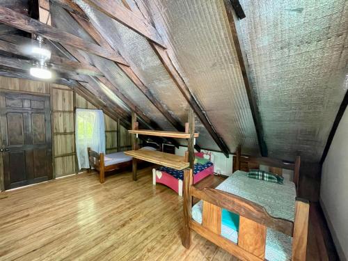 a room with two bunk beds and a wooden floor at Habitacion Atico in Curubandé