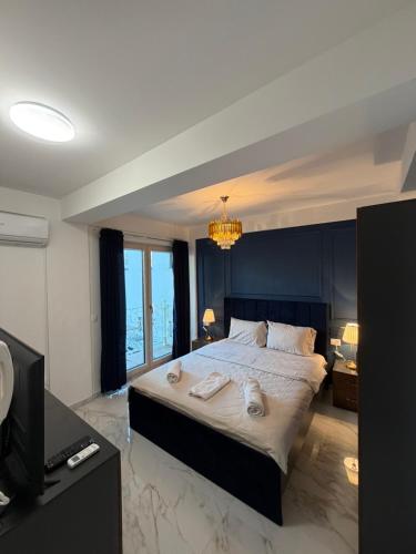 Lakefront Pearl Lux Studio