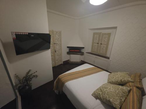 a small bedroom with a bed and a chair at Casa Fiori San Miguel de Allende in San Miguel de Allende