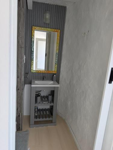 a bathroom with a sink and a mirror at Hospedaje Sarmiento in Carlos Casares