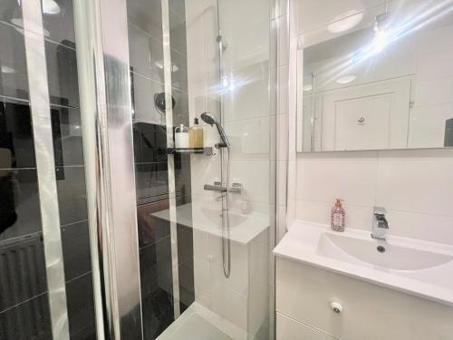 Sunny 2-room apartment, terrace, garden