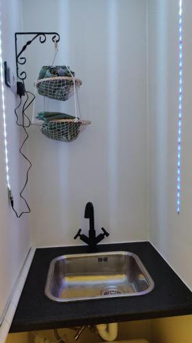 a bathroom with a sink and a bird cage at Studio Zebra in Heikant