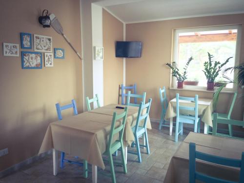 Televízia a/alebo spoločenská miestnosť v ubytovaní B&B La Rosa dei Venti