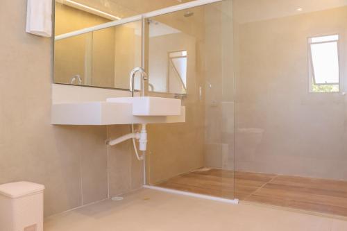 a bathroom with a sink and a shower at Hotel Maragogi Beach Club in Maragogi