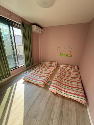 a room with two beds in the corner of a room at Free Parking Namba south Villa 4 rooms 120m2 in Osaka