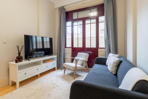 Modern & Cozy Flat with Workspace by HostWise