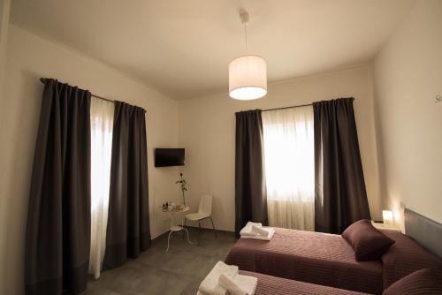 a bedroom with a bed and a window with curtains at B&B La Veranda di Gio in Torrimpietra