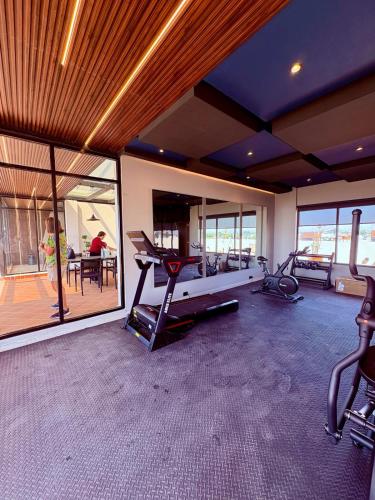 a room with a gym with a treadmill and a woman at Boutique loft Cholula-Pue area Design and comfort in Cholula